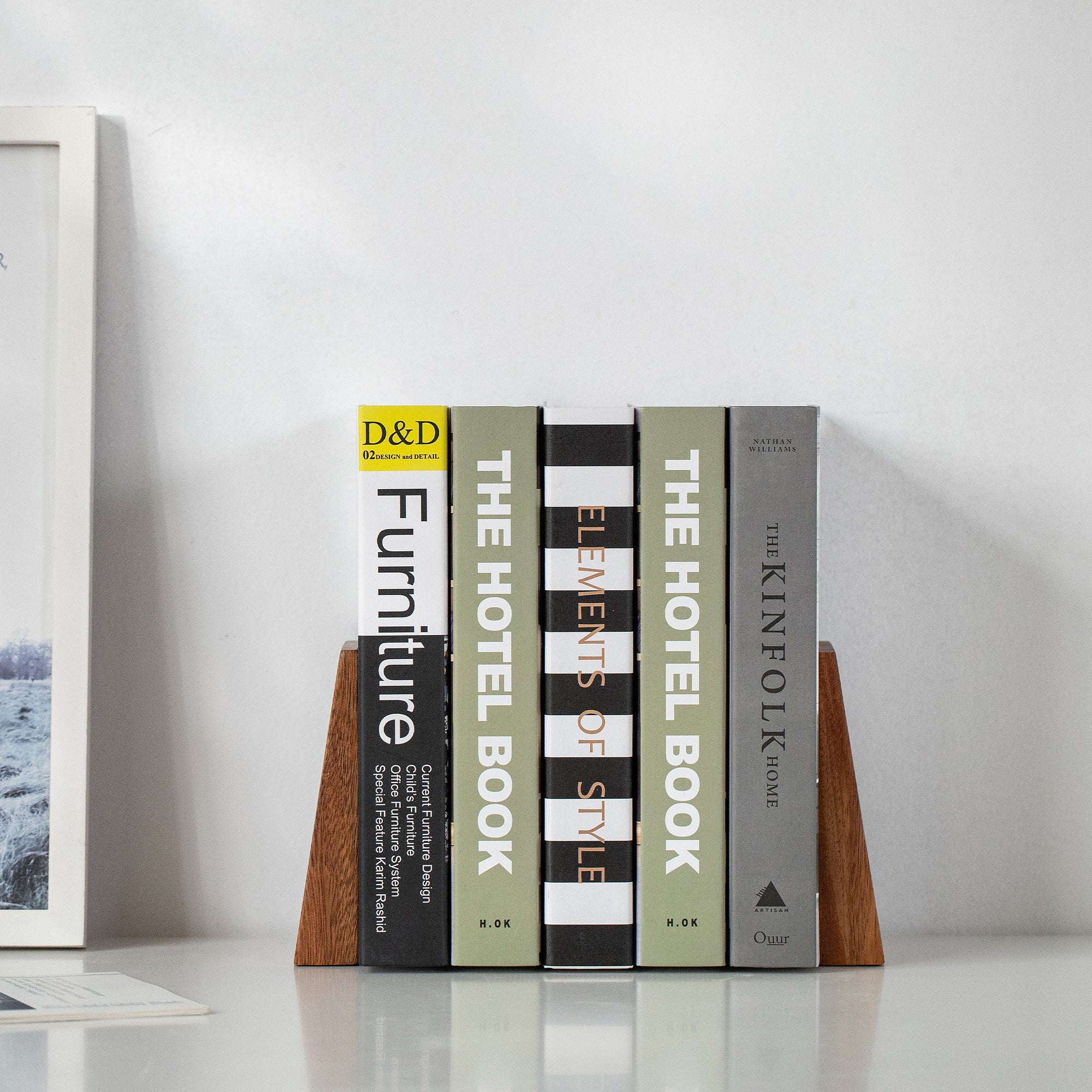 Acacia thickened wooden bookends, angled view #Material_Acacia