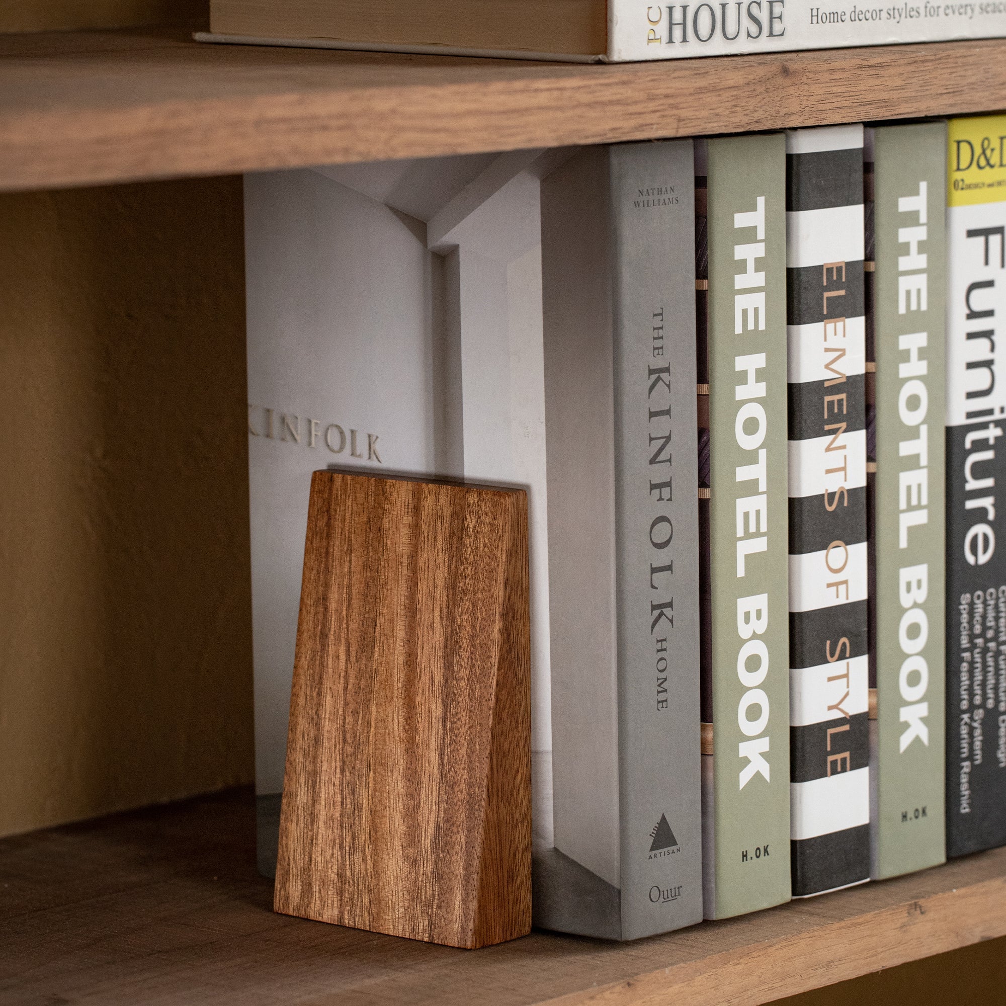Acacia thickened bookends on a shelf #Material_Acacia