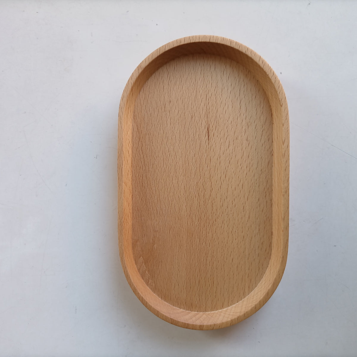 Top view of an oval beech tray with a raised rim #material_Beech