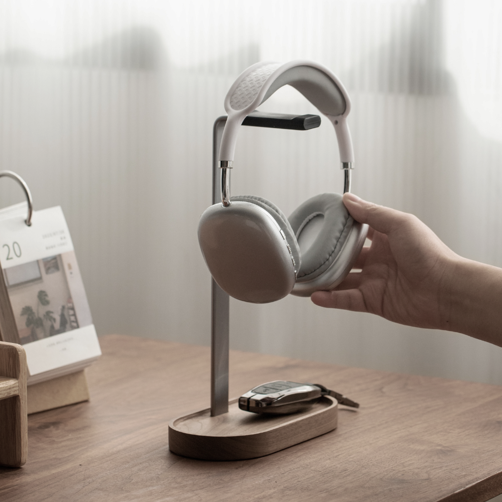 Headphone Holder with Tray