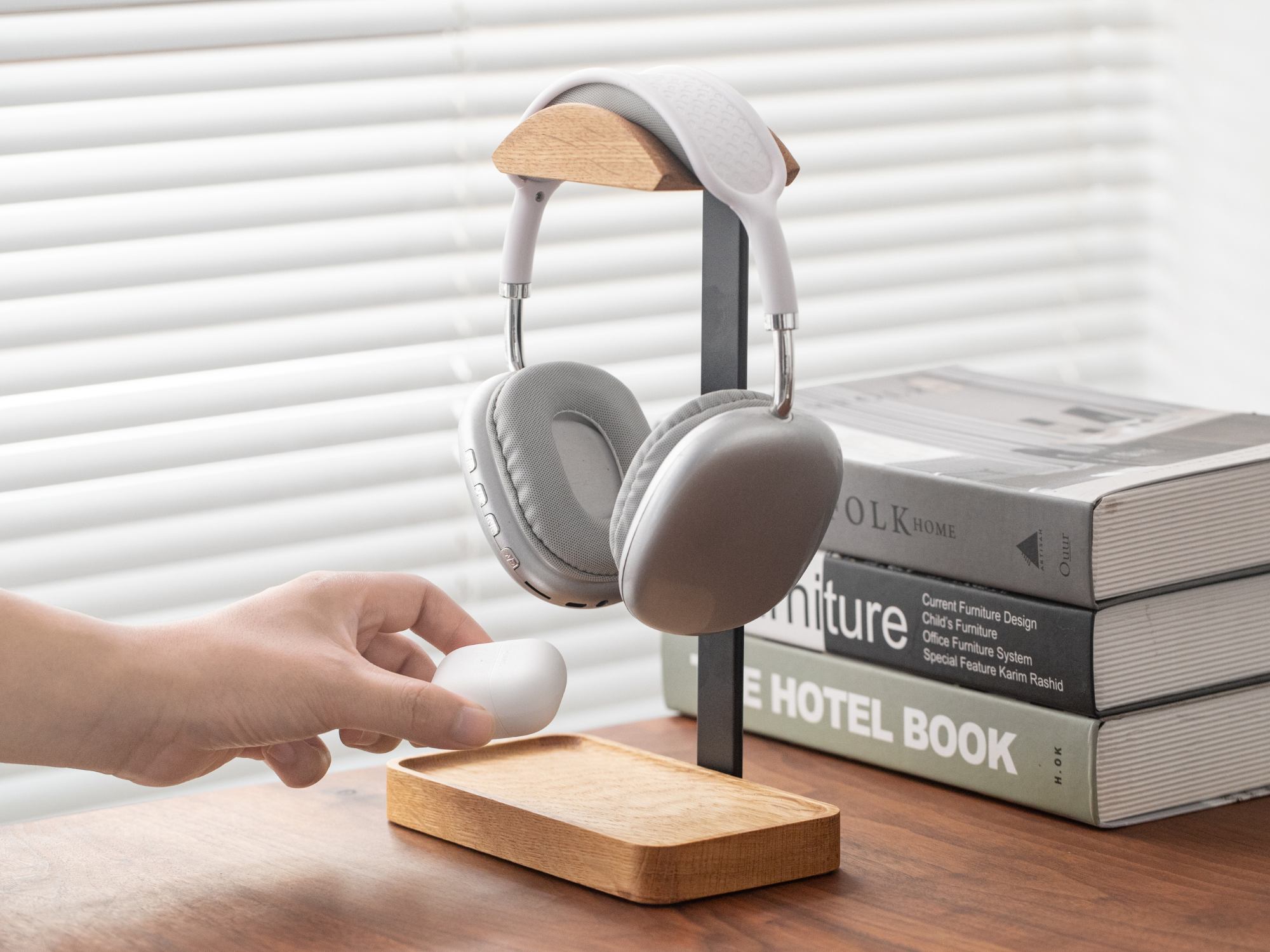 White oak headphone stand detail with integrated storage tray #Material_White_Oak