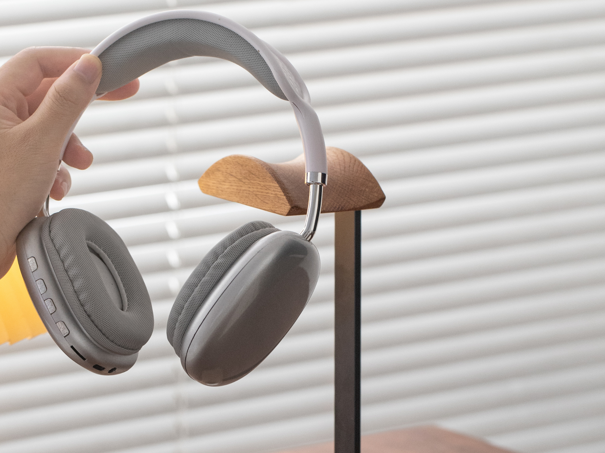 White oak wooden headphone stand for a tidy desk setup #Material_White_Oak