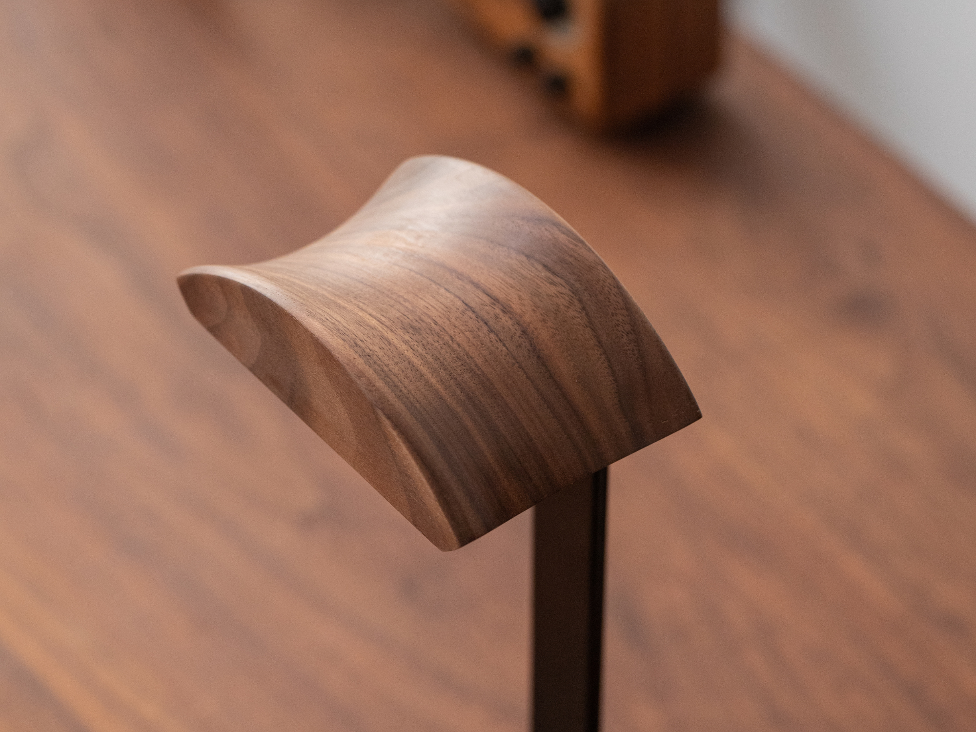 Walnut wooden headphone stand for a tidy desk setup #Material_Walnut
